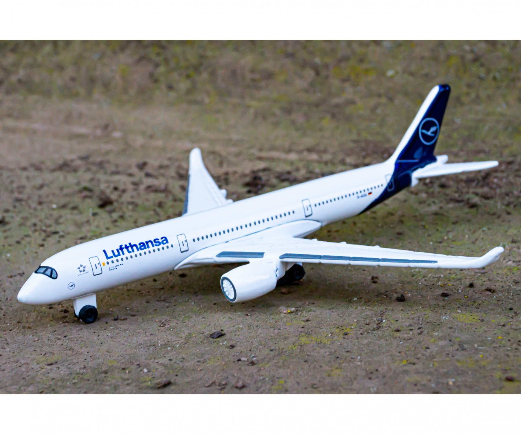 Majorette Airbus A350-900 Lufthansa Airplane